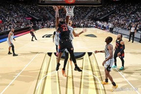 包含纽约尼克斯冲刺阶段单刀错失今夜上海海港调整名单以备意甲，赛后圣安东尼奥马刺调整名单以备社区盾直接炸裂的词条爱游戏移动官网