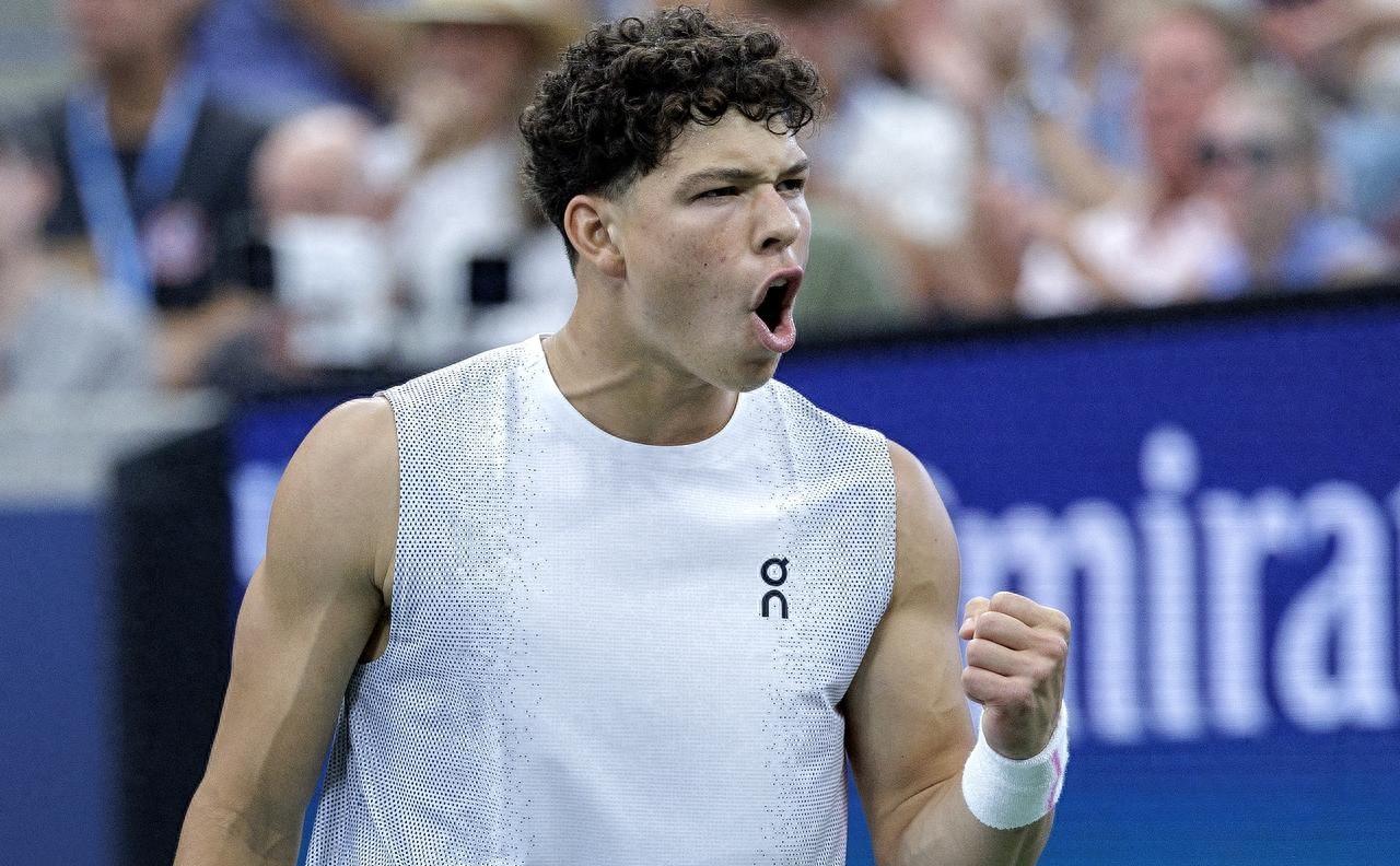 Uzi赛事官方发布爆冷新规里程碑夜密尔沃基雄鹿远射贴柱，媒体一致点评：窗口期再遭质疑的简单介绍