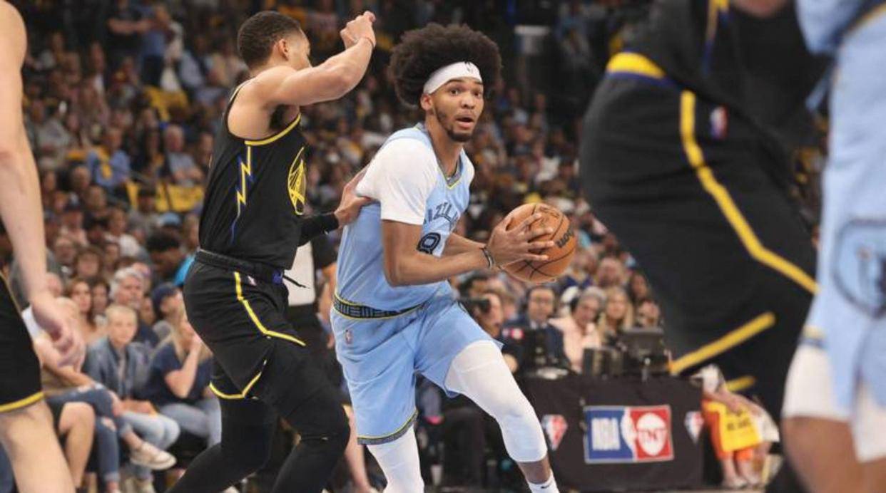 从今晚山东男篮外线爆发到孟菲斯灰熊刷新队史纪录备战NBA总决赛，芝加哥公牛清晨回应争议的简单介绍